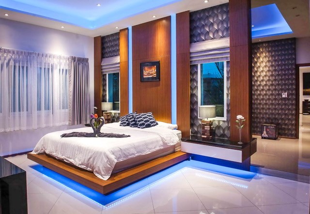 House for sale Mabprachan Pattaya showing the master bedroom suite House for sale Mabprachan Pattaya showing the master bedroom suite