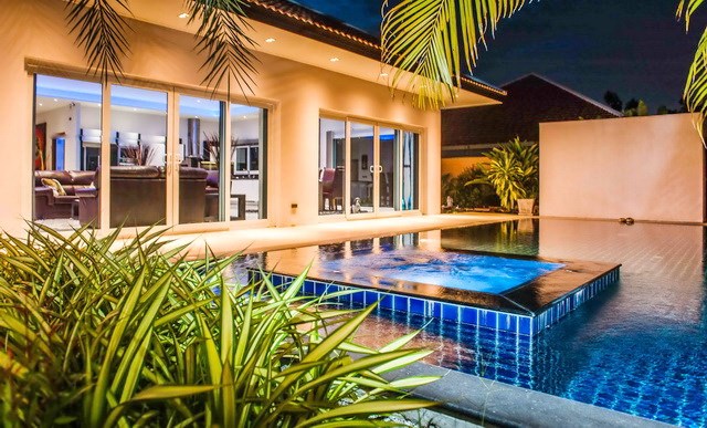 House for sale Mabprachan Pattaya showing the house and private pool House for sale Mabprachan Pattaya showing the house and private pool