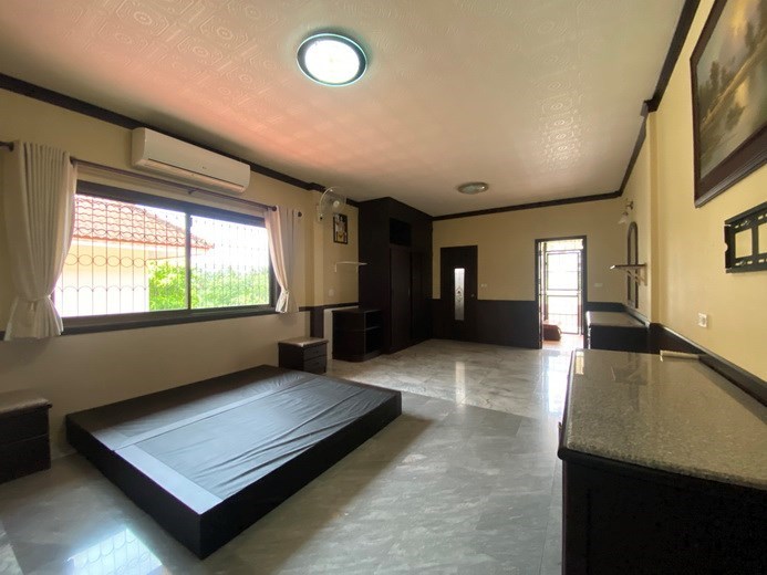 House for sale Mabprachan Pattaya showing the second bedroom suite 