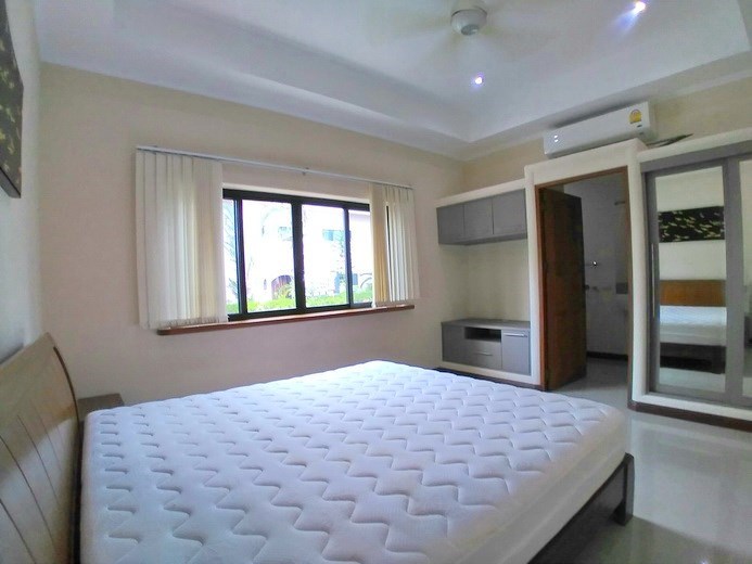 House for sale Mabprachan Pattaya showing the third bedroom suite 