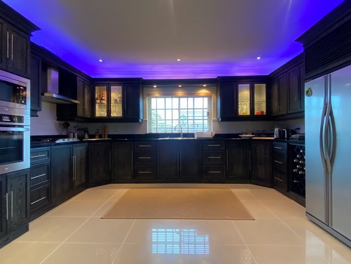 House for sale Mabprachan Pattaya showing the kitchen 