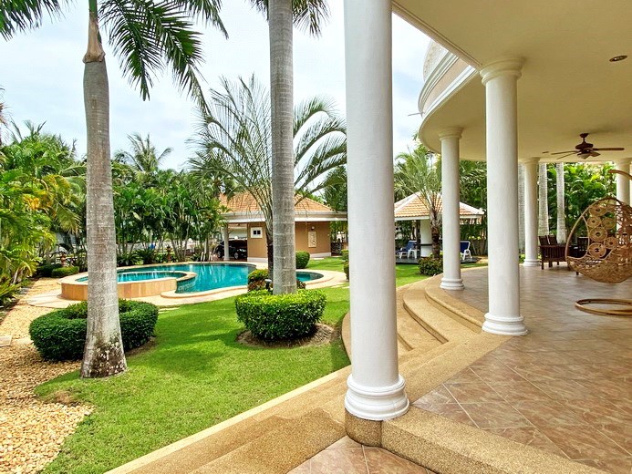 House for sale Mabprachan Pattaya showing the pool and covered terrace 