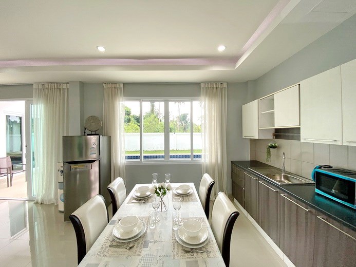 House for sale Na Jomtien showing the dining and kitchen areas 