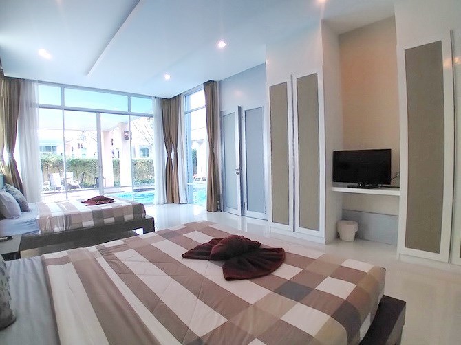 House for sale Na Jomtien showing the master bedroom pool view 