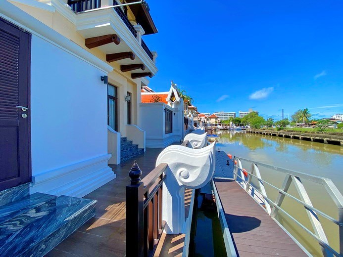 House for sale Na Jomtien showing the boat mooring 