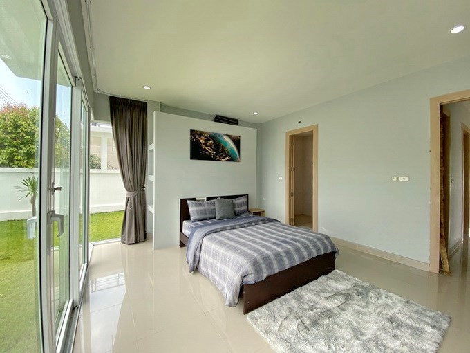 House for sale Na Jomtien showing the third bedroom suite 