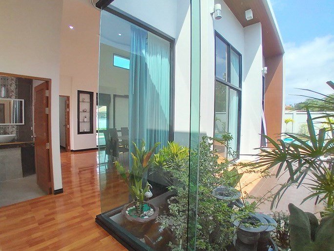 House for sale Pattaya Bangsaray showing the guest bathroom House for sale Pattaya Bangsaray showing the guest bathroom