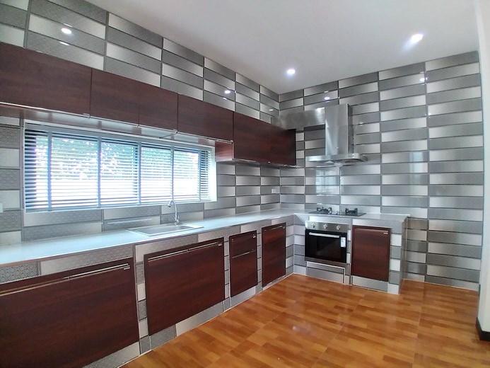 House for sale Pattaya Bangsaray showing the kitchen House for sale Pattaya Bangsaray showing the kitchen