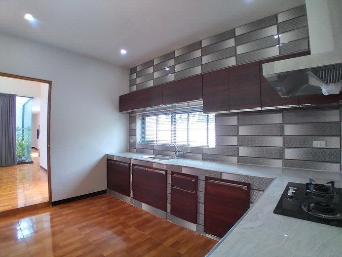 House for sale Pattaya Bangsaray showing the kitchen area House for sale Pattaya Bangsaray showing the kitchen area