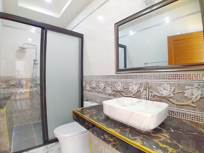 House for sale Pattaya Bangsaray showing the second bathroom House for sale Pattaya Bangsaray showing the second bathroom