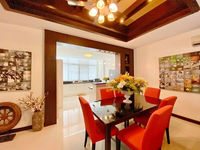 House for sale Pattaya showing the dining and kitchen areas 