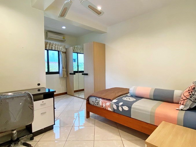 House for sale Pattaya Mabprachan showing the fourth bedroom suite 