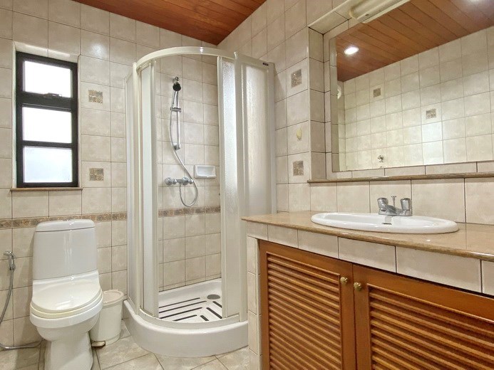 House for sale Pattaya Mabprachan showing the third bathroom