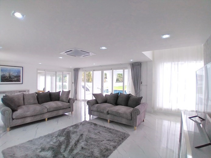 House for sale Pattaya showing the first living room House for sale Pattaya showing the first living room