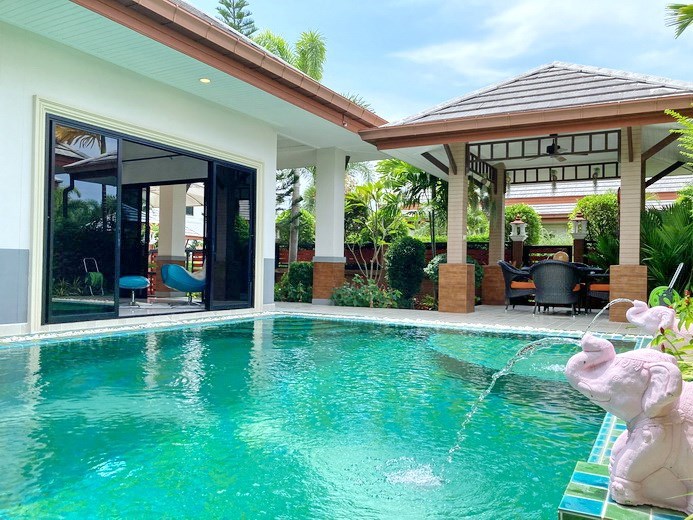 House for Sale Pattaya showing the house, pool and sala