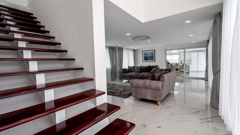 House for sale Pattaya showing the living, dining and kitchen areas House for sale Pattaya showing the living, dining and kitchen areas