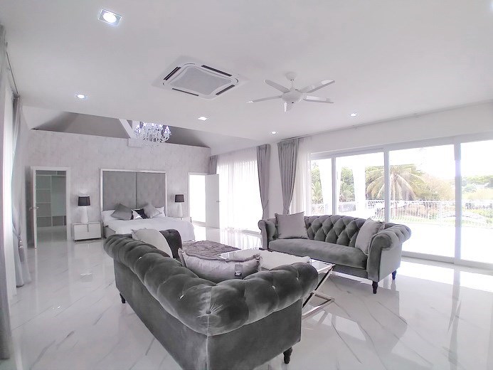 House for sale Pattaya showing the master bedroom and living area House for sale Pattaya showing the master bedroom and living area