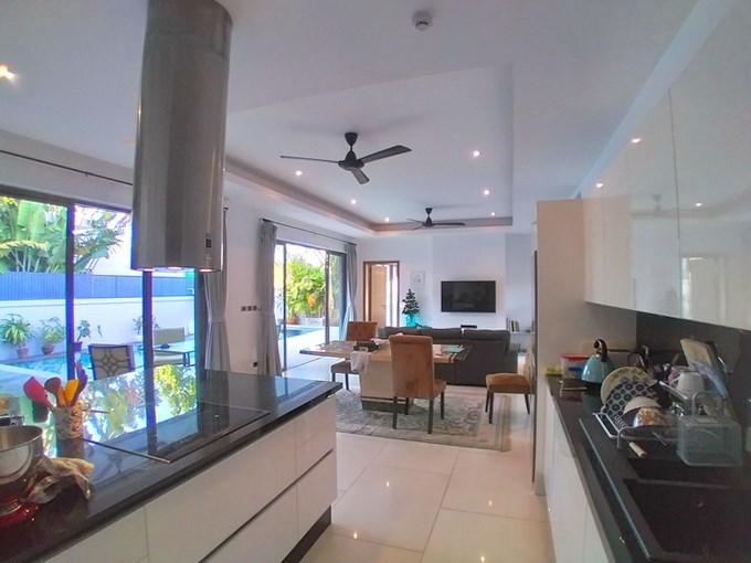 House for sale Pattaya showing the open plan concept House for sale Pattaya showing the open plan concept