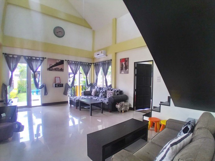 House for sale Pattaya showing the open plan living area House for sale Pattaya showing the open plan living area