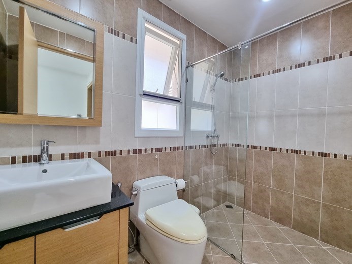 House for sale Pattaya showing the second bathroom House for sale Pattaya showing the second bathroom