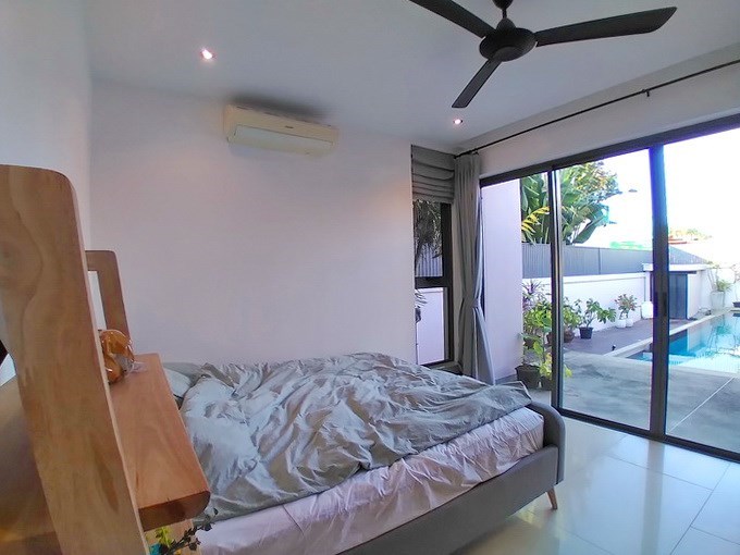 House for sale Pattaya showing the second bedroom pool view House for sale Pattaya showing the second bedroom pool view