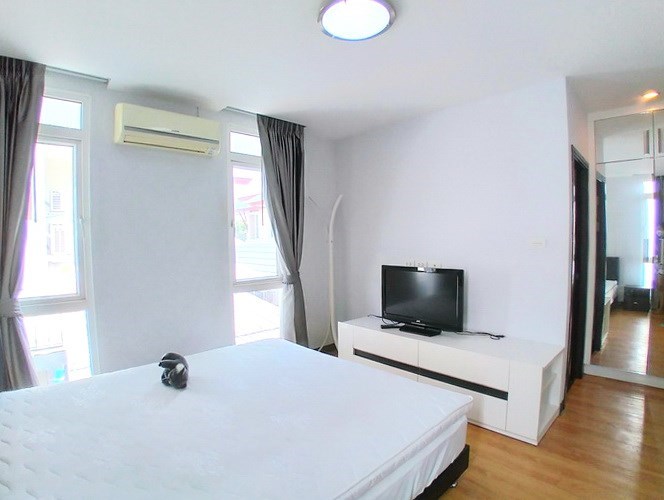 House for sale Pattaya showing the second bedroom suite House for sale Pattaya showing the second bedroom suite