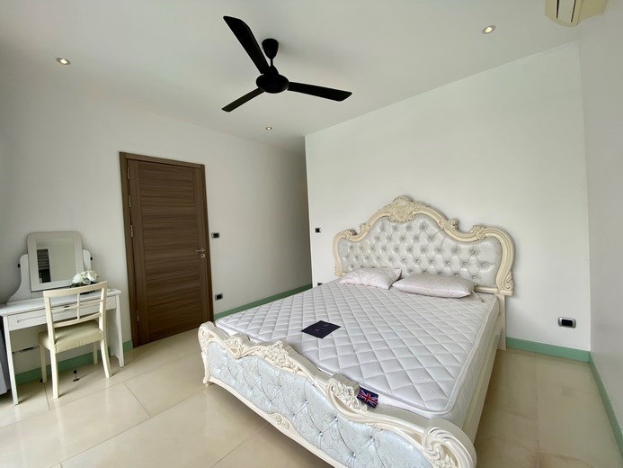 House for sale Pattaya showing the second bedroom suite 
