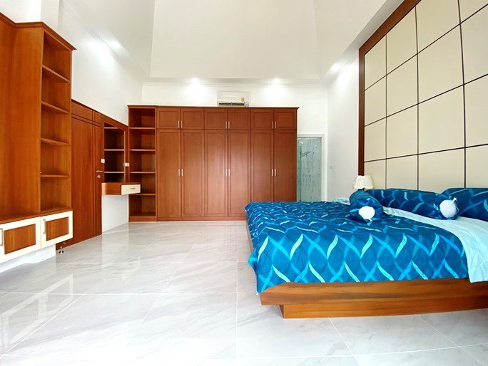 House for sale Pattaya showing the second bedroom with built-in wardrobes 