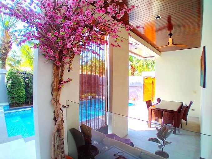House for sale Pratumnak Pattaya showing the covered terrace and pool  