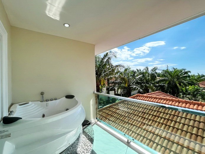 House for sale Pratumnak Pattaya showing the Jacuzzi bathtub and view 