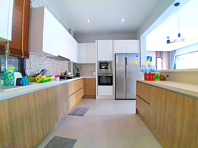 House for sale Pratumnak Pattaya showing the kitchen House for sale Pratumnak Pattaya showing the kitchen