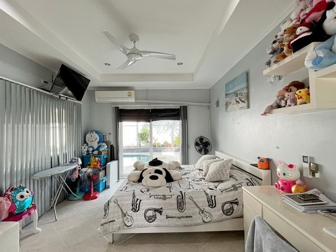 House for sale Pratumnak Pattaya showing the master bedroom pool view 