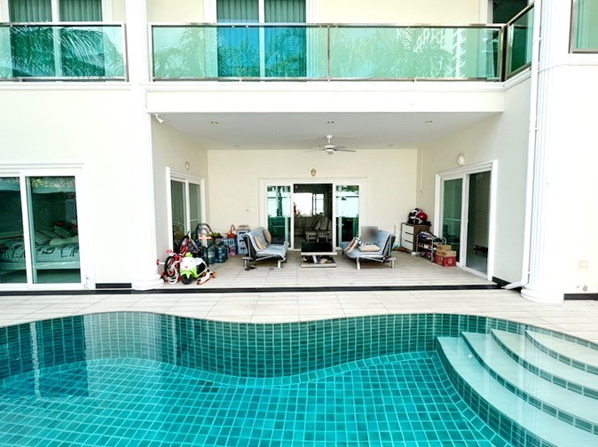 House for sale Pratumnak Pattaya showing the poolside terrace 