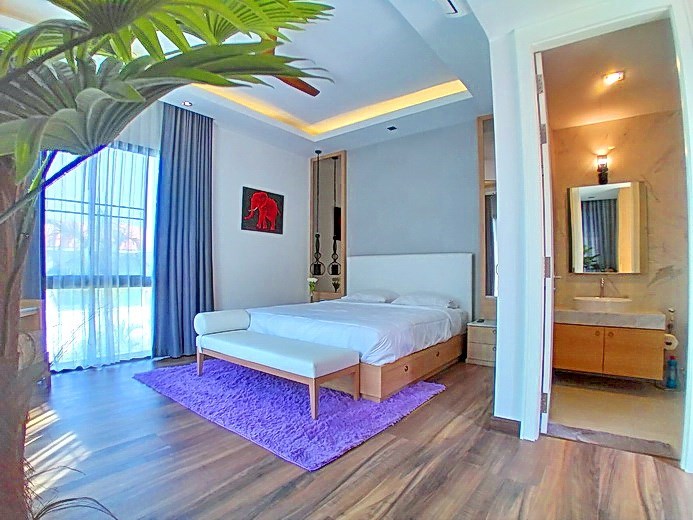 House for sale Pratumnak Pattaya showing the third bedroom suite 