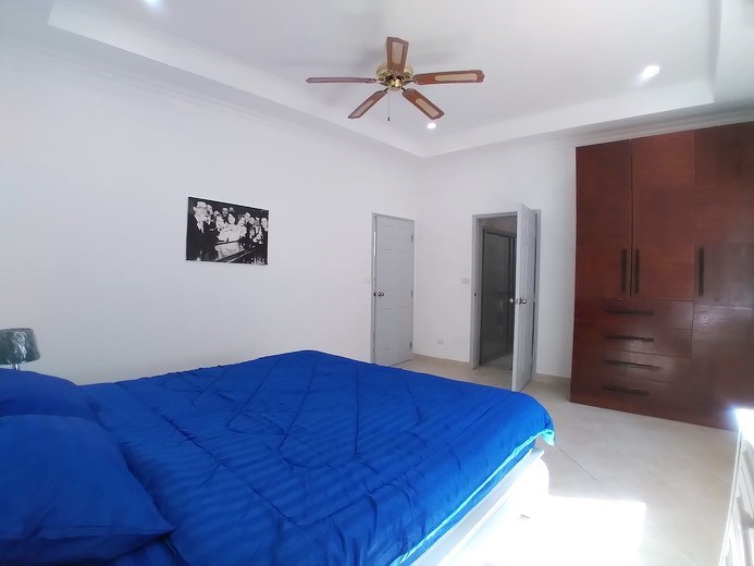 House for sale Pratumnak Pattaya showing the third bedroom suite 