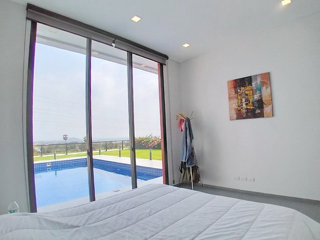 House for sale Siam Royal View Pattaya showing the master bedroom pool view House for sale Siam Royal View Pattaya showing the master bedroom pool view