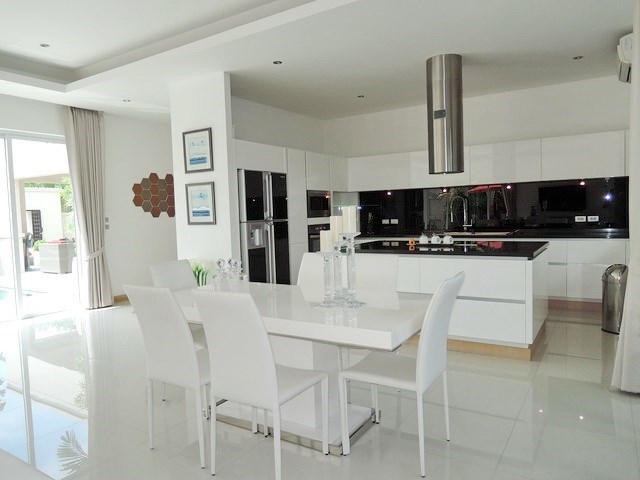 House for sale The Vineyard Pattaya showing the dining and kitchen areas House for sale The Vineyard Pattaya showing the dining and kitchen areas