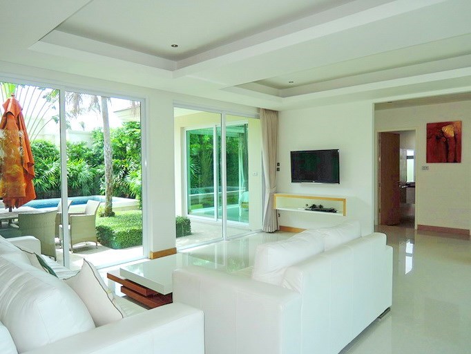 House for sale The Vineyard Pattaya showing the living room 