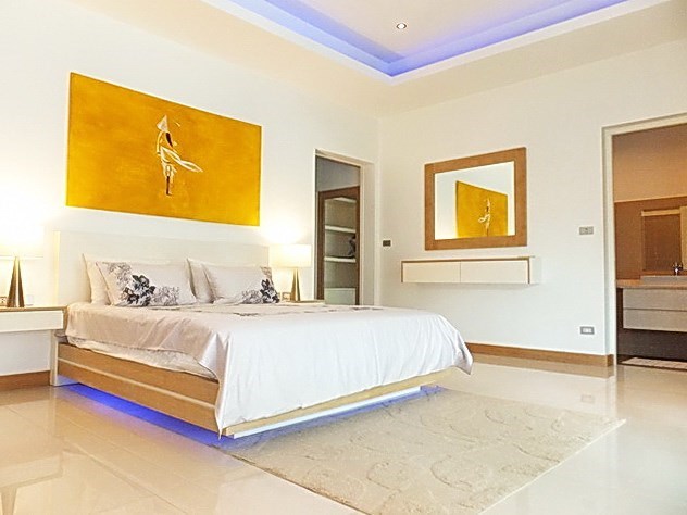 House for Sale at The Vineyard Pattaya showing the master bedroom suite 