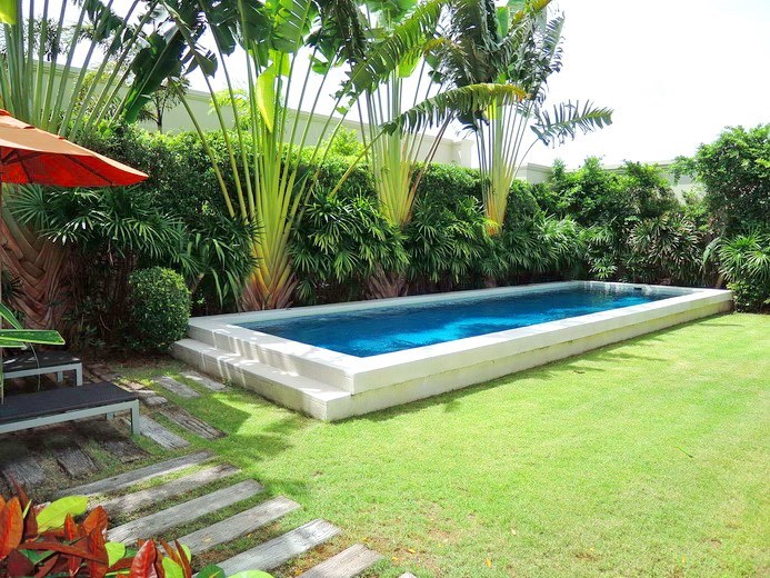 House for sale The Vineyard Pattaya showing the terrace and pool 