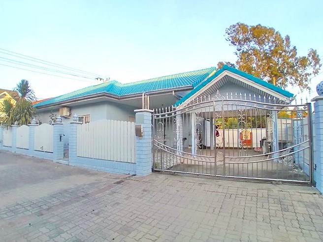 House for sale East Pattaya showing the house frontage House for sale East Pattaya showing the house frontage