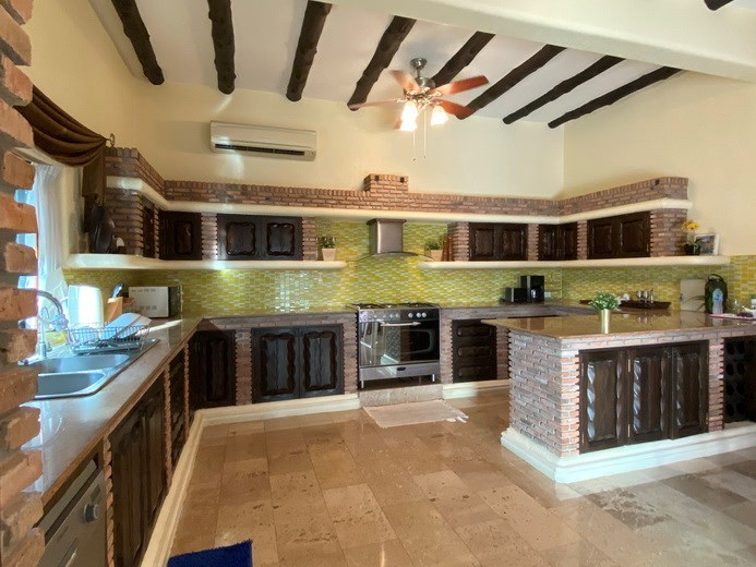 House for sale East Pattaya showing the kitchen 