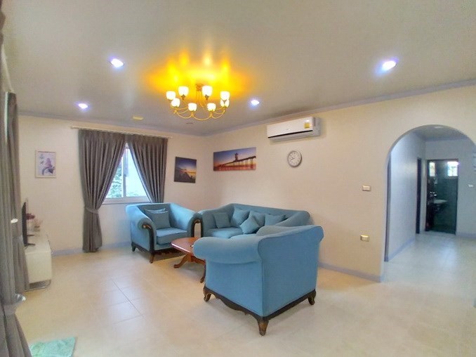 House for sale East Pattaya showing the living area House for sale East Pattaya showing the living area