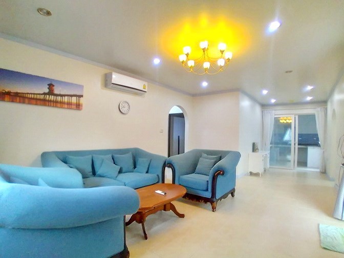 House for sale East Pattaya showing the living and kitchen areas House for sale East Pattaya showing the living and kitchen areas