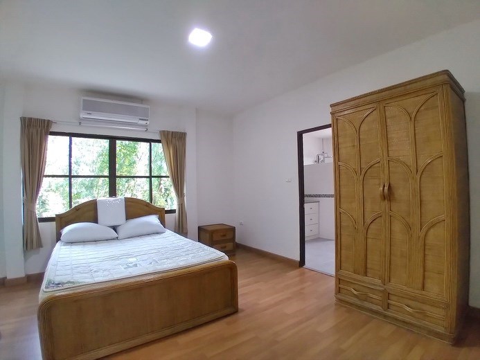 House for sale East Pattaya showing the second bedroom suite 