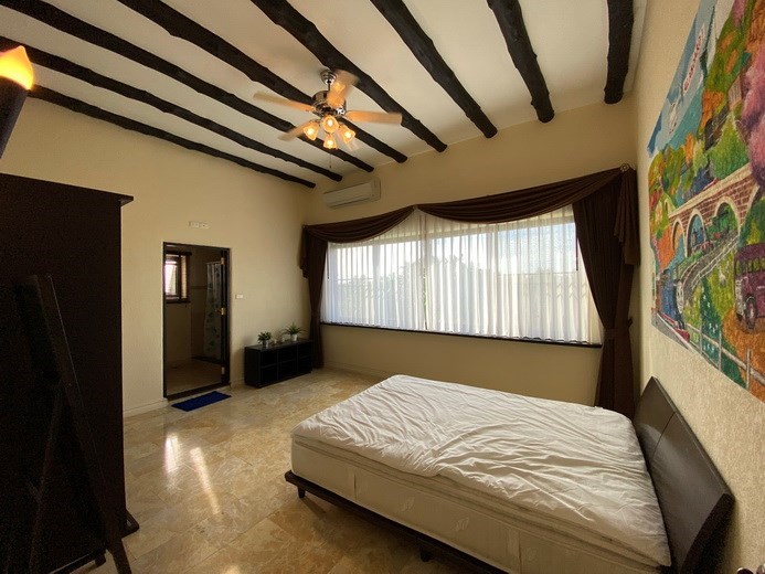 House for sale East Pattaya showing the  second bedroom suite 