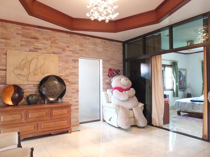 House for Sale Na Jomtien looking to third bedroom