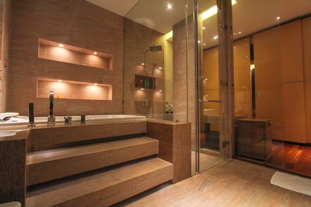 House for sale Pratumnak Pattaya showing a luxury bathroom House for sale Pratumnak Pattaya showing a luxury bathroom