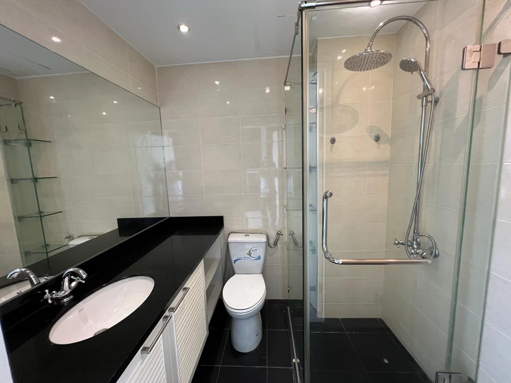 Condo for rent Pattaya Pratumnak showing the second bathroom