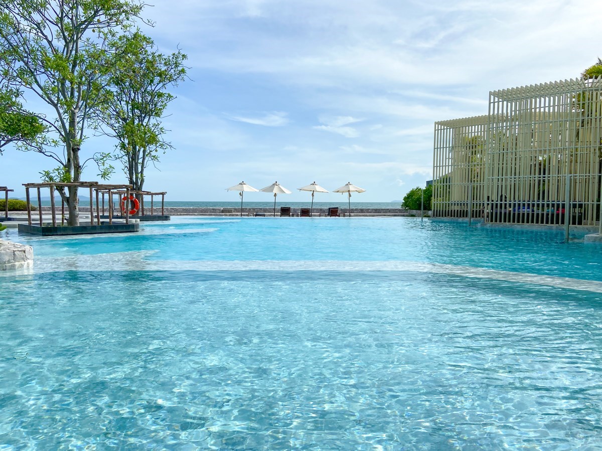 Condo for sale Na Jomtien Pattaya showing the Beach Pool